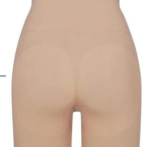 SKIMS Seamless Sculpt Butt Lifting Shorts – Sand NWOT